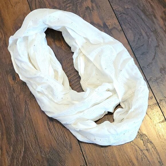 🤸‍♂️3 for 12🤸‍♀️ Sparkly Infinity Scarf with Sequins - Picture 1 of 3